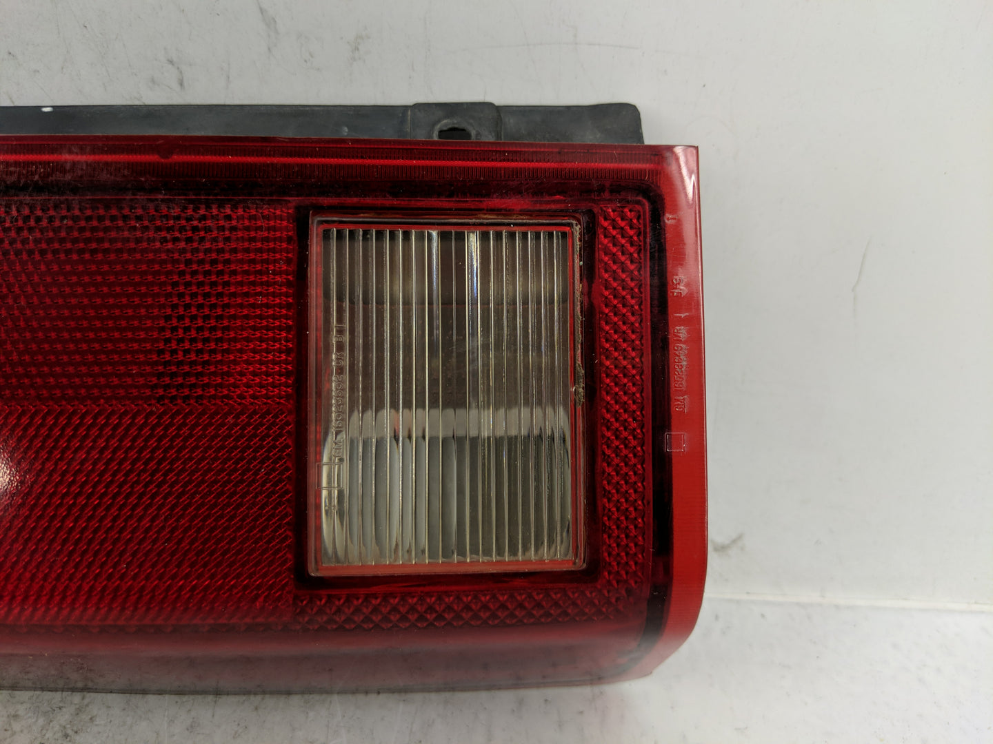1985-2005 Gmc Safari Tail Light Assembly Driver Left OEM P/N:5978023 Fits OEM Used Auto Parts - Oemusedautoparts1.com