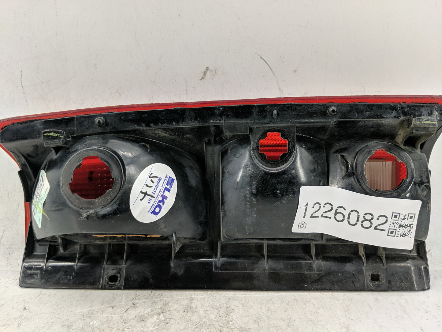 1985-2005 Gmc Safari Tail Light Assembly Driver Left OEM P/N:5978023 Fits OEM Used Auto Parts - Oemusedautoparts1.com