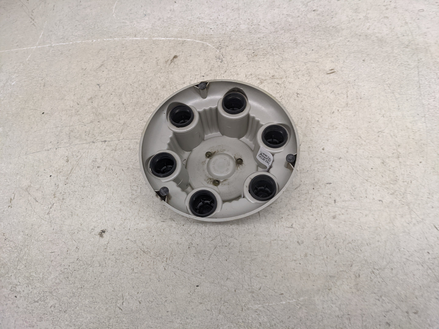 2004 Gmc Safari Rim Wheel Center Cap Silver - Oemusedautoparts1.com