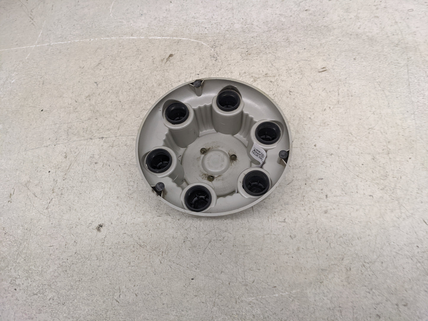 2004 Gmc Safari Rim Wheel Center Cap Silver - Oemusedautoparts1.com