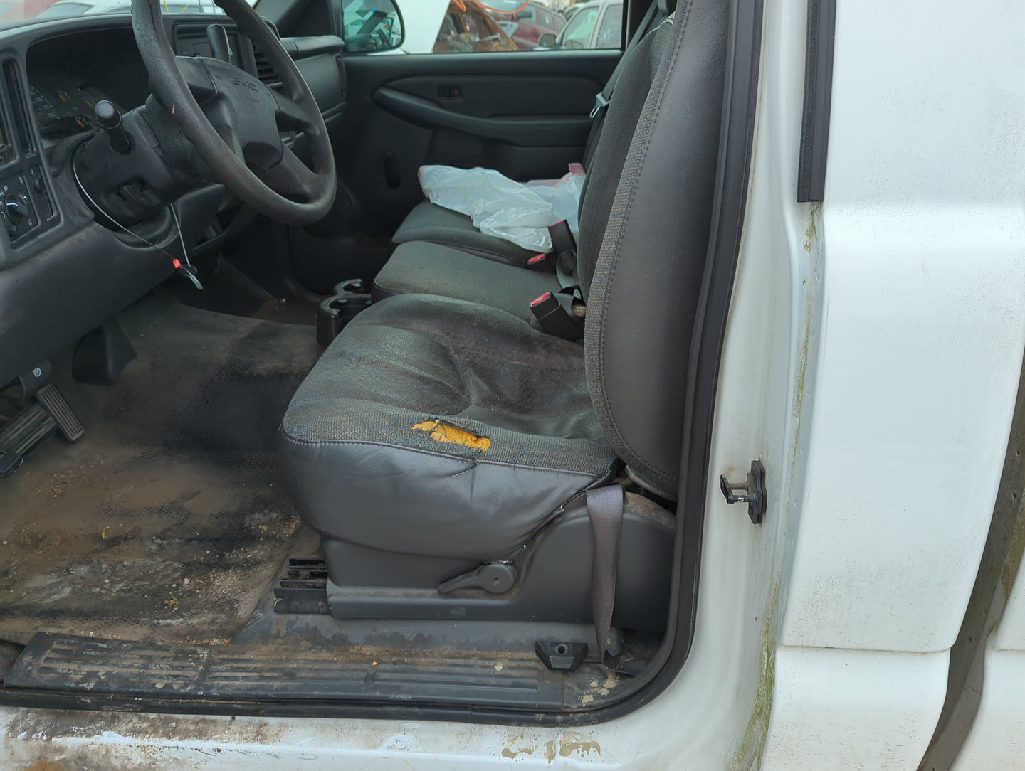 2003-2007 Gmc Sierra 1500 Driver Front Seat Oem 1316139 - Oemusedautoparts1.com