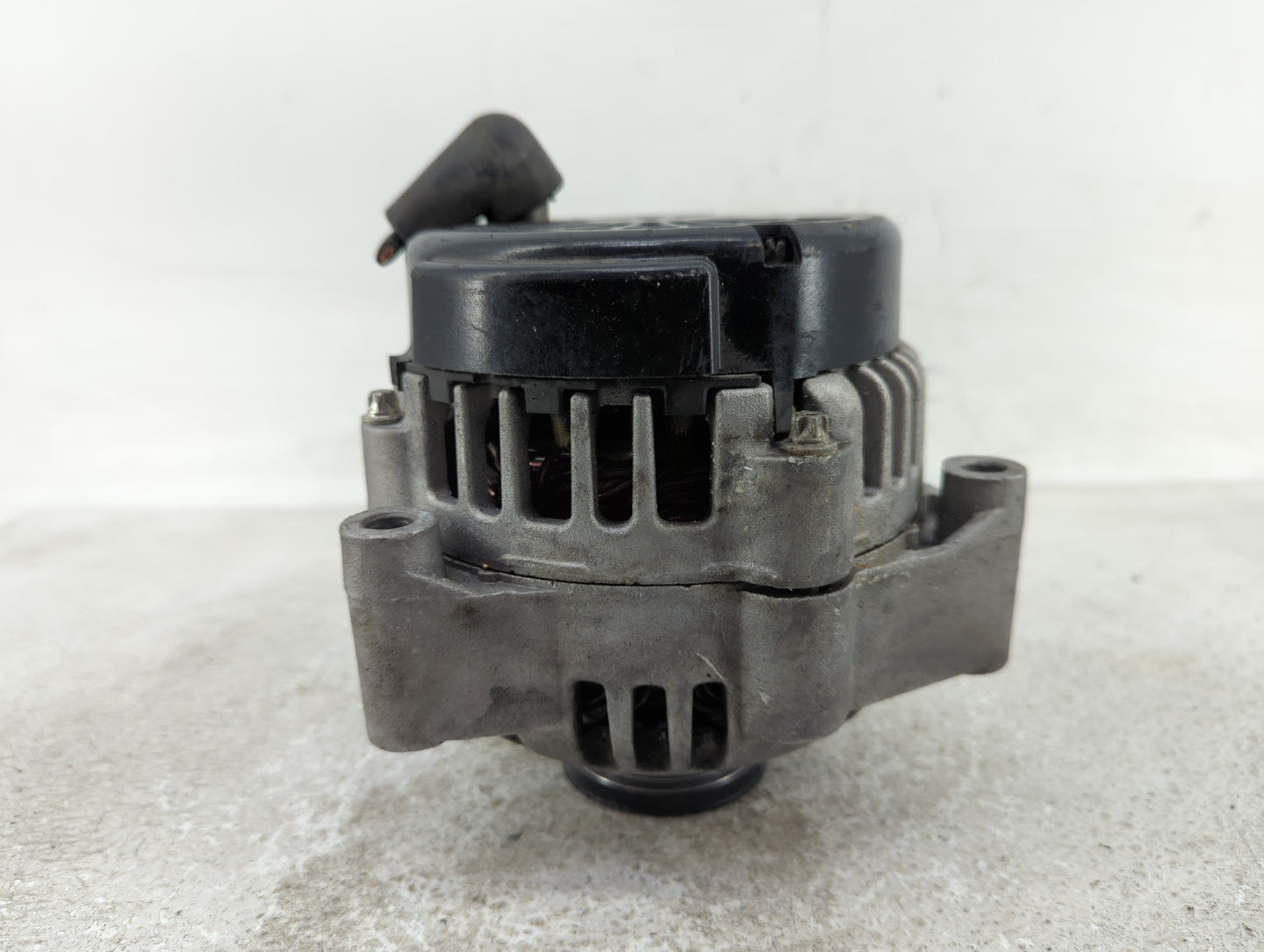 2002-2005 Gmc Sierra 1500 Alternator Replacement Generator Charging Assembly Engine OEM P/N:DLG1701-16-3 Fits OEM Used Auto 