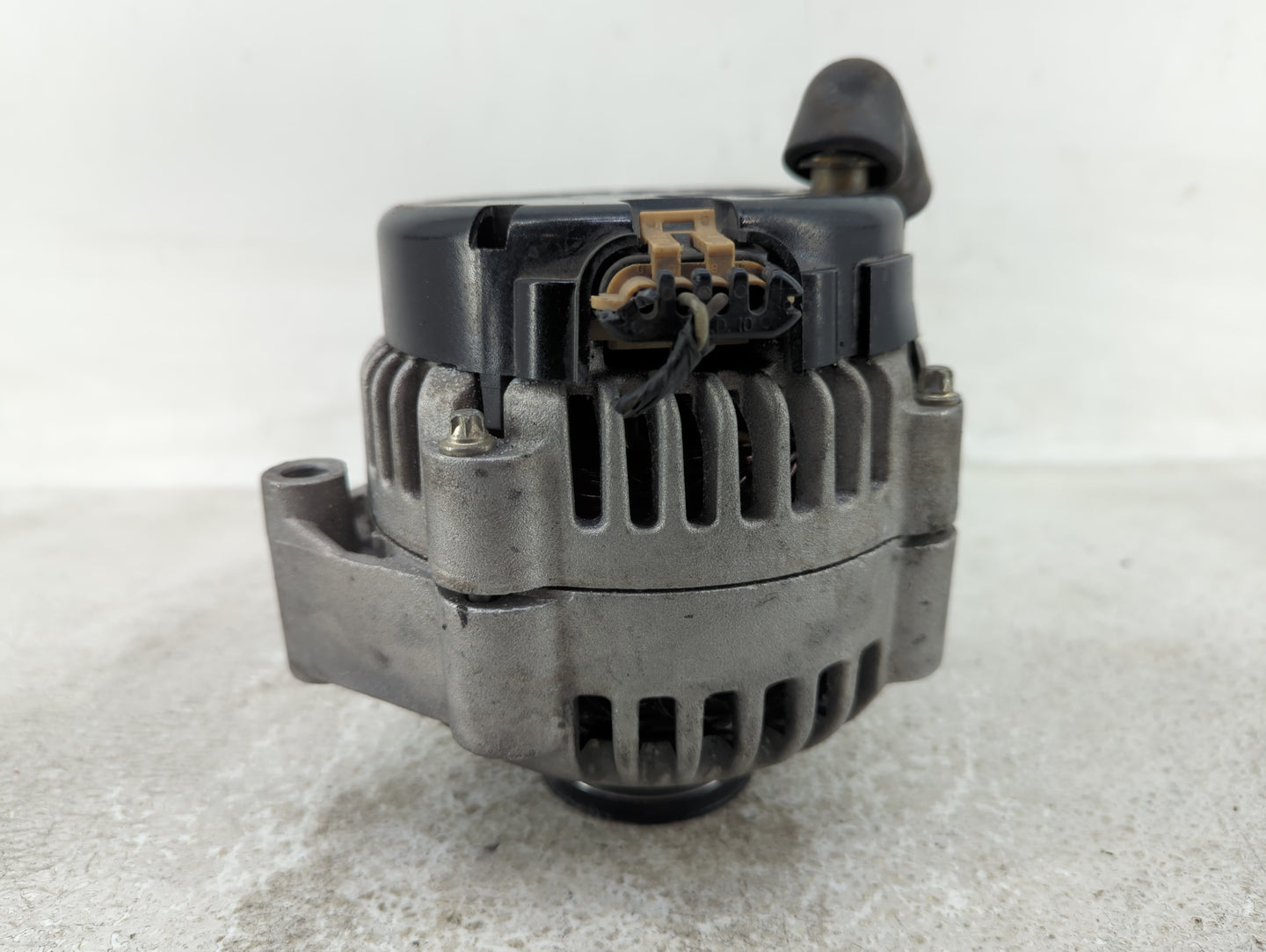 2002-2005 Gmc Sierra 1500 Alternator Replacement Generator Charging Assembly Engine OEM P/N:DLG1701-16-3 Fits OEM Used Auto 