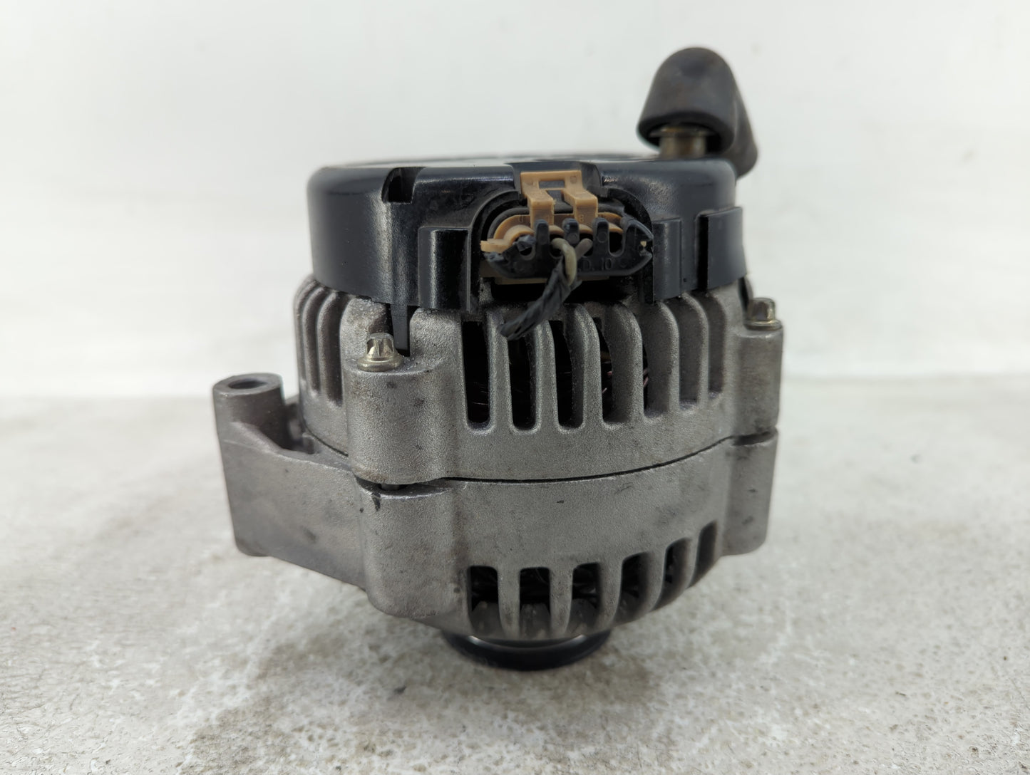 2002-2005 Gmc Sierra 1500 Alternator Replacement Generator Charging Assembly Engine OEM P/N:DLG1701-16-3 Fits OEM Used Auto 
