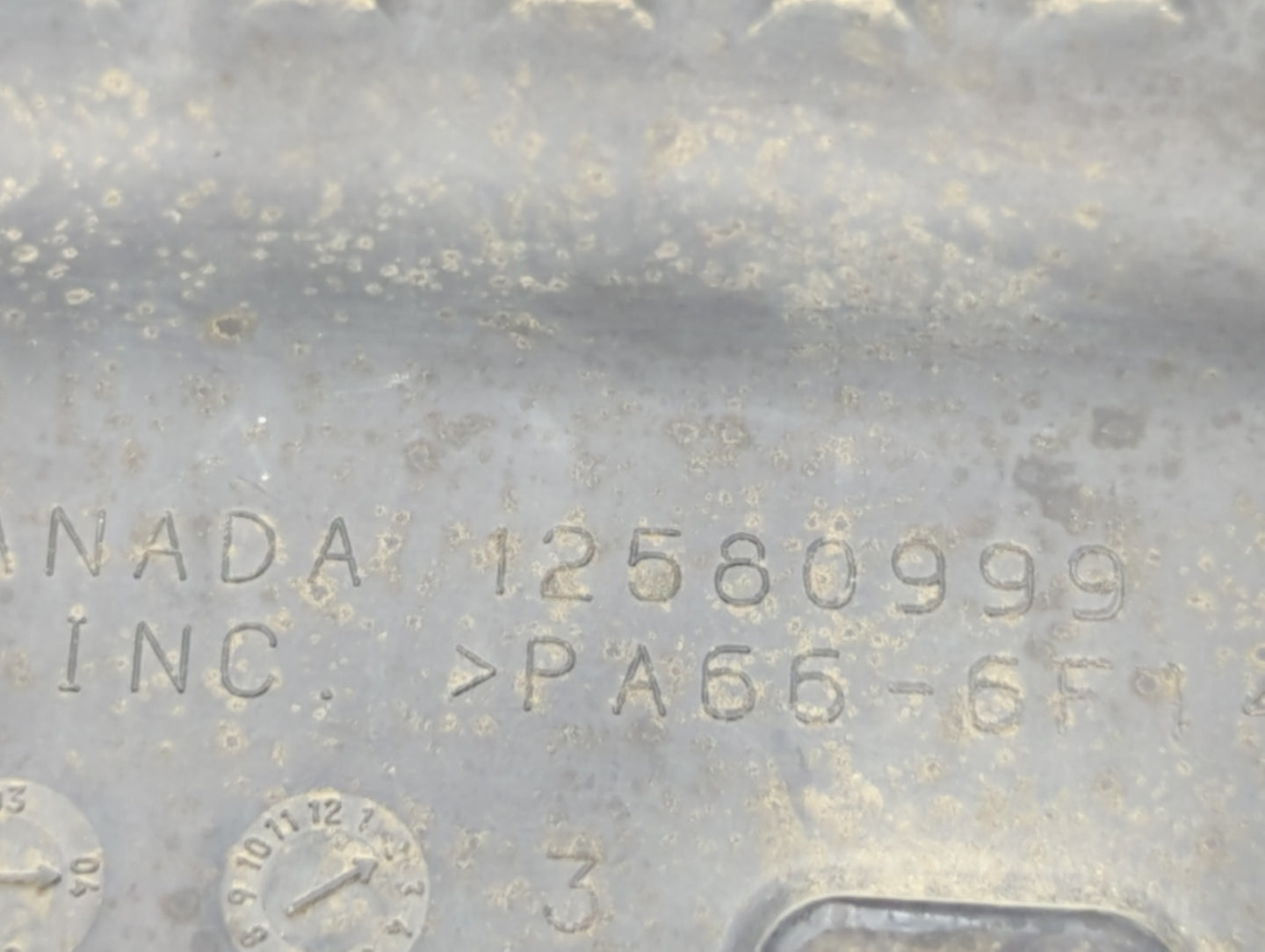 2004 Gmc Sierra 1500 Engine Cover - Oemusedautoparts1.com