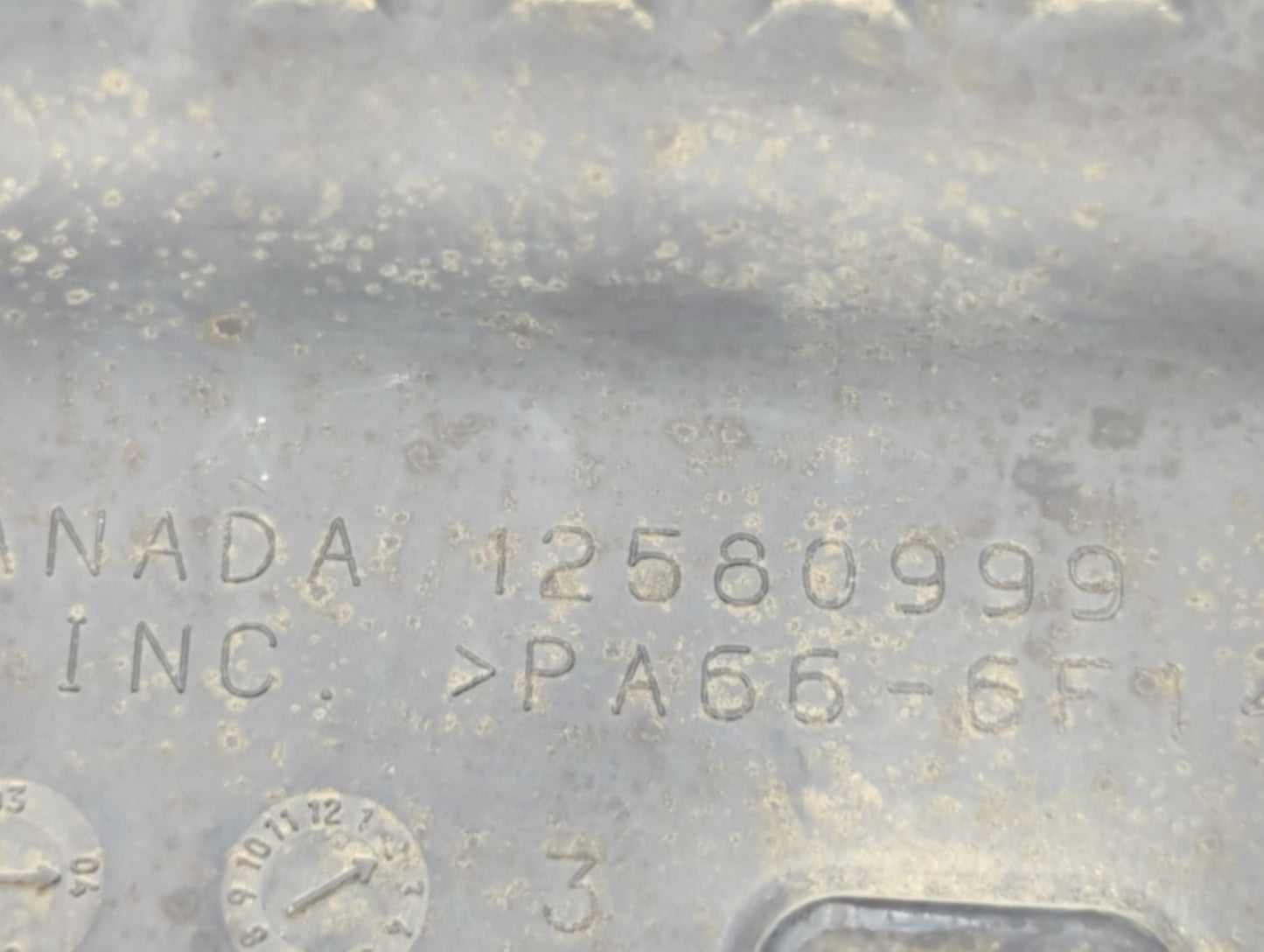 2004 Gmc Sierra 1500 Engine Cover - Oemusedautoparts1.com