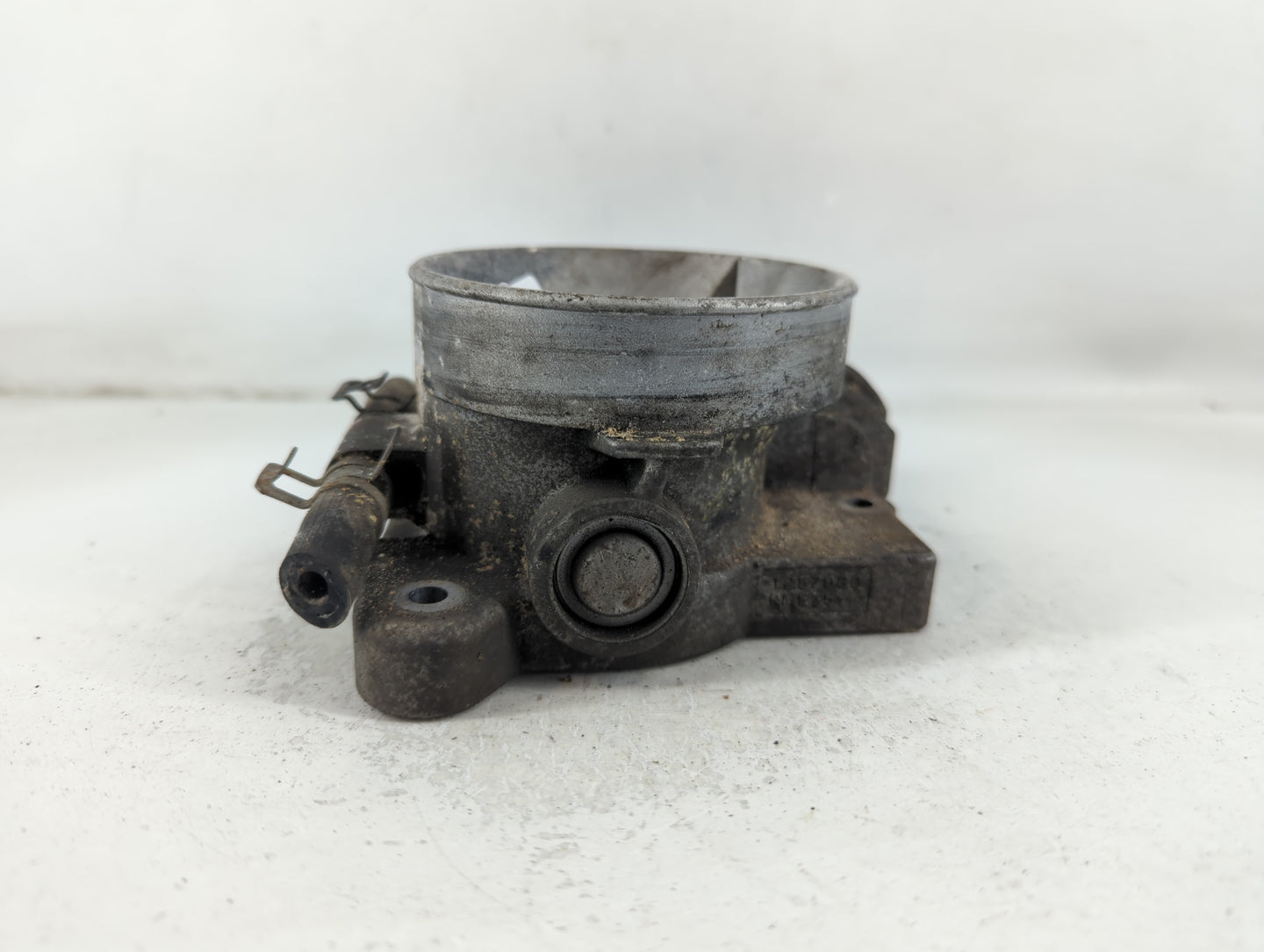 2003-2007 Gmc Sierra 1500 Throttle Body P/N:143161 Fits Fits 2003 2004 2005 2006 2007 OEM Used Auto Parts - Oemusedautoparts