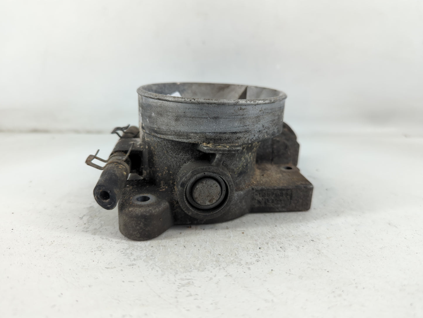 2003-2007 Gmc Sierra 1500 Throttle Body P/N:143161 Fits Fits 2003 2004 2005 2006 2007 OEM Used Auto Parts - Oemusedautoparts