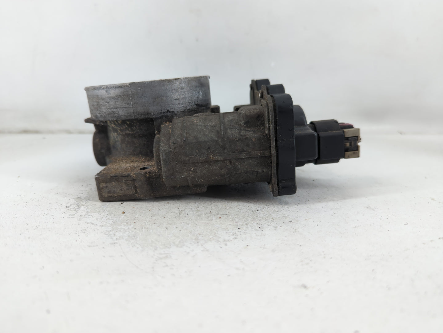 2003-2007 Gmc Sierra 1500 Throttle Body P/N:143161 Fits Fits 2003 2004 2005 2006 2007 OEM Used Auto Parts - Oemusedautoparts