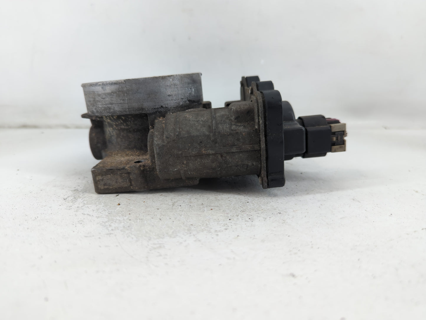 2003-2007 Gmc Sierra 1500 Throttle Body P/N:143161 Fits Fits 2003 2004 2005 2006 2007 OEM Used Auto Parts - Oemusedautoparts