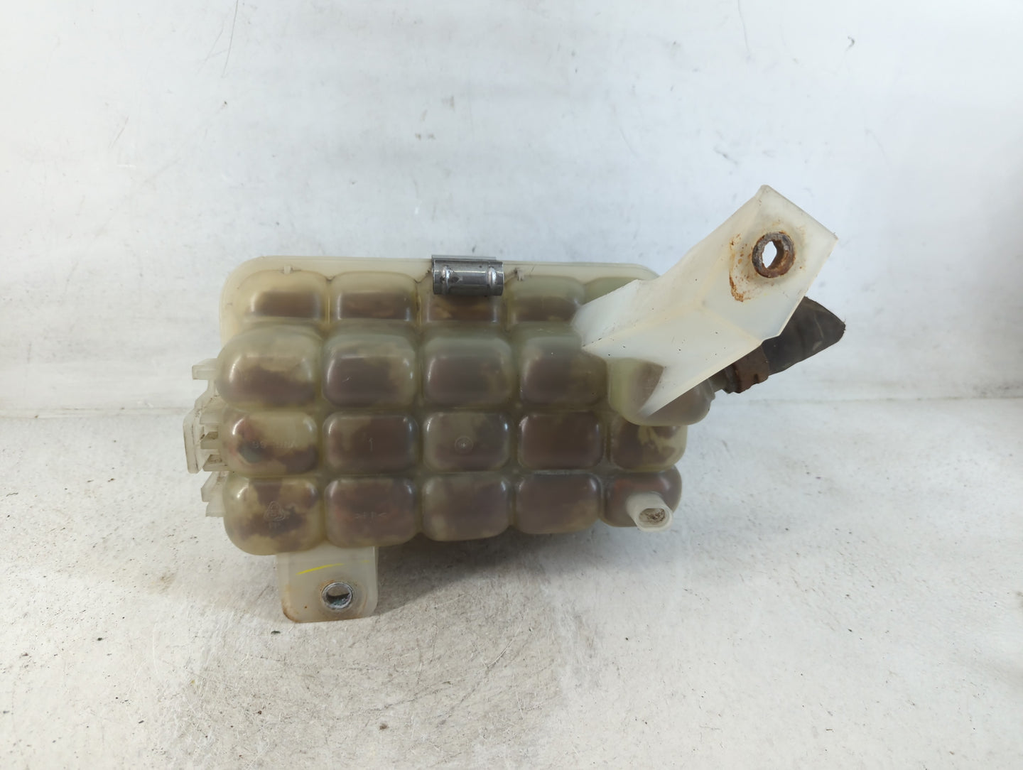 1999-2004 Gmc Sierra 1500 Radiator Coolant Overflow Expansion Tank Bottle - Oemusedautoparts1.com
