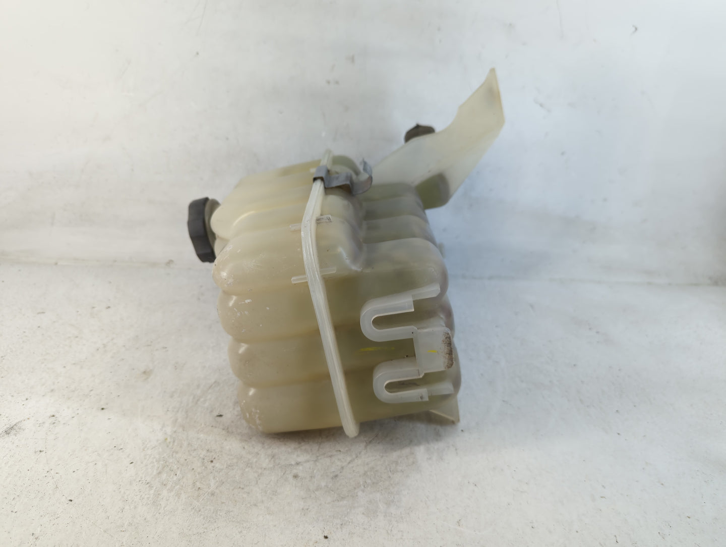 1999-2004 Gmc Sierra 1500 Radiator Coolant Overflow Expansion Tank Bottle - Oemusedautoparts1.com
