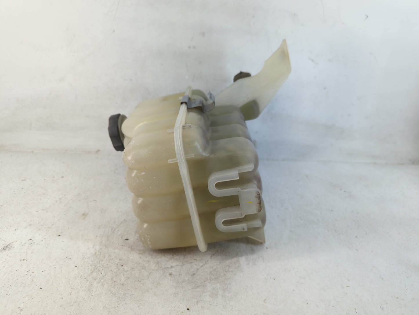 1999-2004 Gmc Sierra 1500 Radiator Coolant Overflow Expansion Tank Bottle - Oemusedautoparts1.com