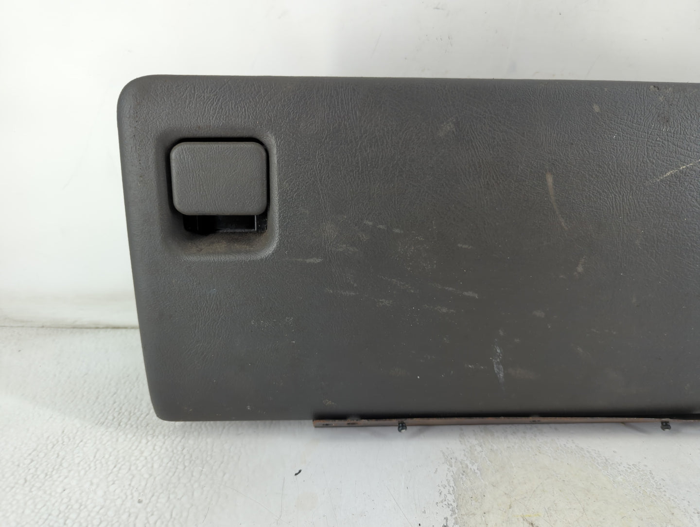 2004 Gmc Sierra 1500 Passenger Glove Box Door Storage Compartment Black - Oemusedautoparts1.com