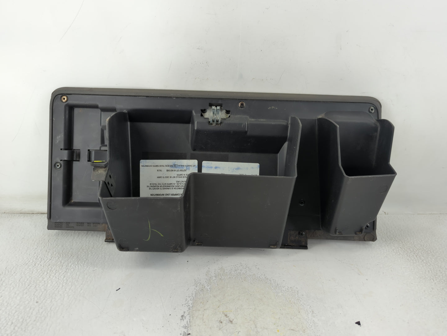 2004 Gmc Sierra 1500 Passenger Glove Box Door Storage Compartment Black - Oemusedautoparts1.com