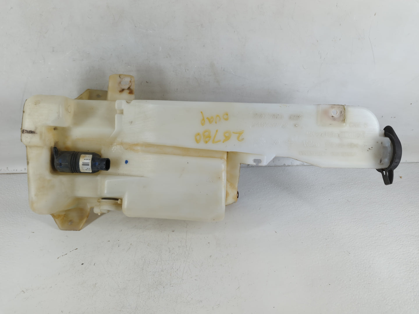 1999-2004 Gmc Sierra 2500 Windshield Washer Fluid Reservoir Bottle Oem - Oemusedautoparts1.com