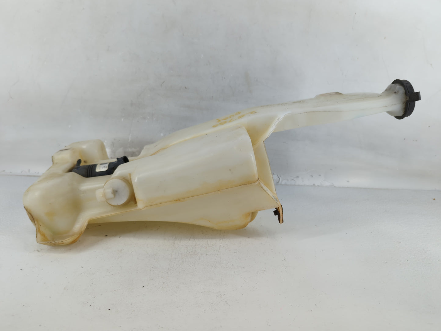 1999-2004 Gmc Sierra 2500 Windshield Washer Fluid Reservoir Bottle Oem - Oemusedautoparts1.com