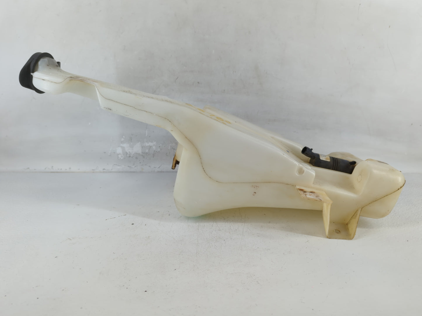 1999-2004 Gmc Sierra 2500 Windshield Washer Fluid Reservoir Bottle Oem - Oemusedautoparts1.com
