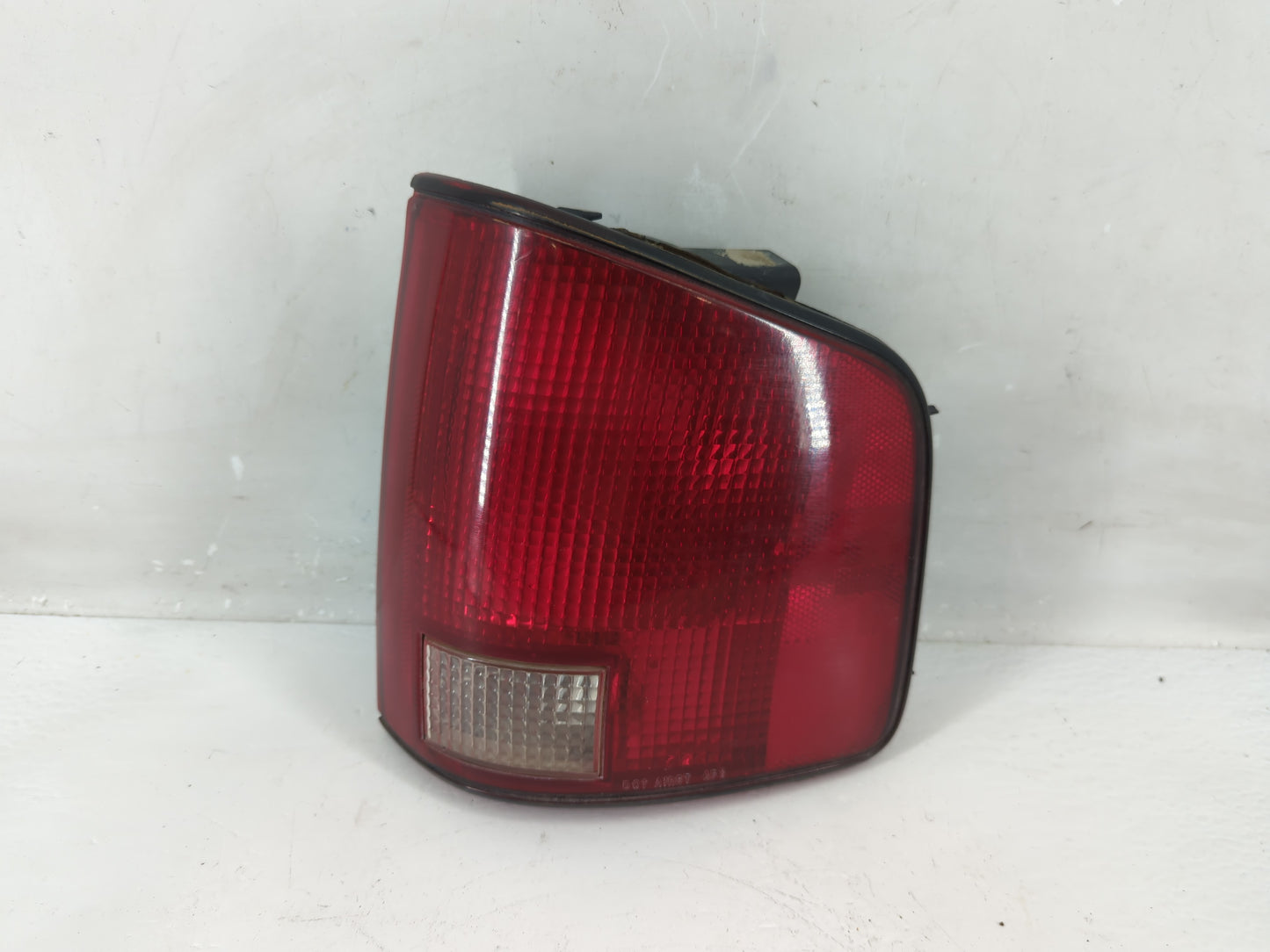 2002-2004 Gmc Sonoma Tail Light Assembly Passenger Right OEM P/N:16516094 Fits Fits 2002 2003 2004 OEM Used Auto Parts - Oem