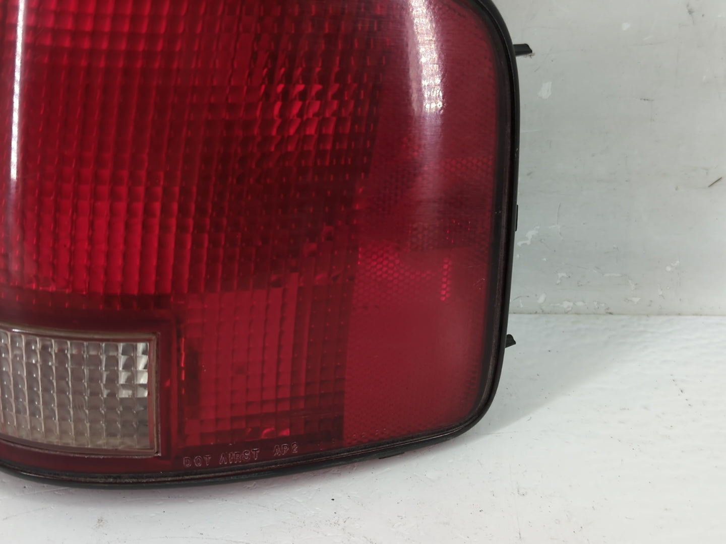 2002-2004 Gmc Sonoma Tail Light Assembly Passenger Right OEM P/N:16516094 Fits Fits 2002 2003 2004 OEM Used Auto Parts - Oem