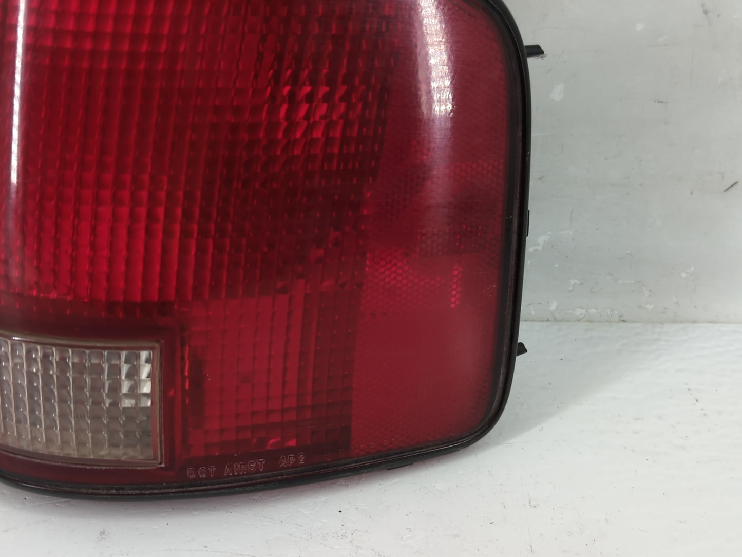 2002-2004 Gmc Sonoma Tail Light Assembly Passenger Right OEM P/N:16516094 Fits Fits 2002 2003 2004 OEM Used Auto Parts - Oem