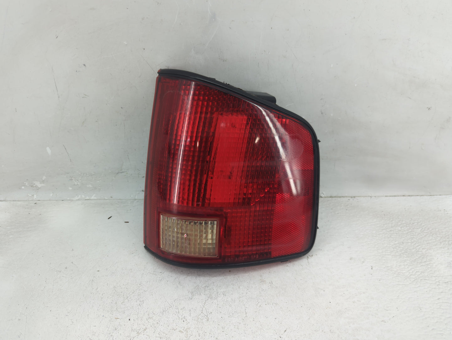 2002-2004 Gmc Sonoma Tail Light Assembly Passenger Right OEM P/N:16516094 Fits Fits 2002 2003 2004 OEM Used Auto Parts - Oem
