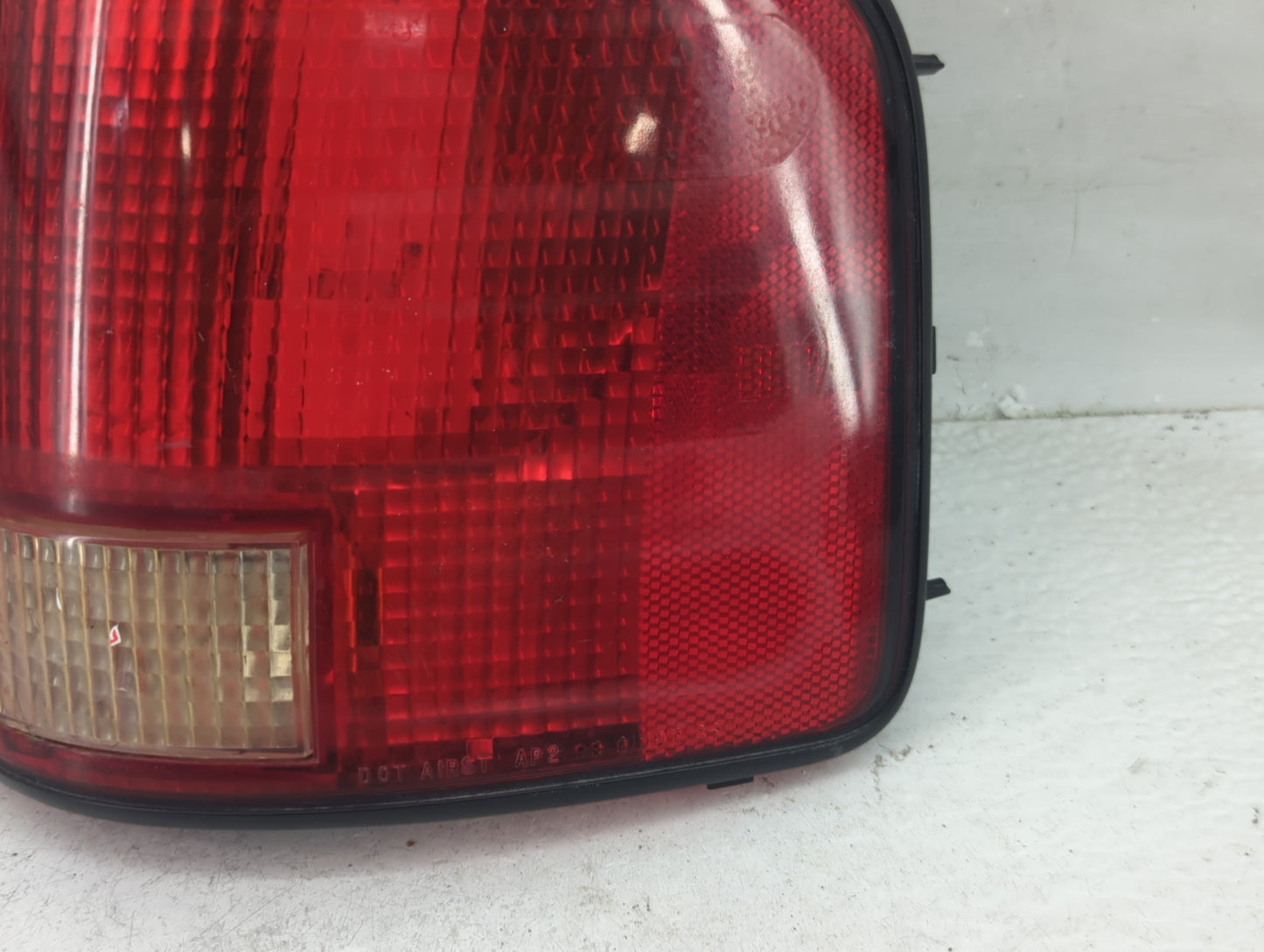 2002-2004 Gmc Sonoma Tail Light Assembly Passenger Right OEM P/N:16516094 Fits Fits 2002 2003 2004 OEM Used Auto Parts - Oem