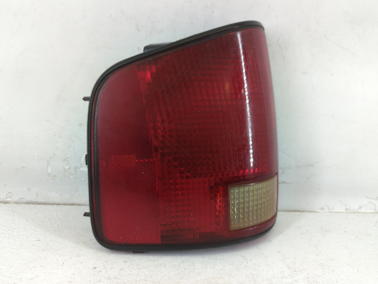 2002-2004 Gmc Sonoma Tail Light Assembly Driver Left OEM P/N:16516093 1 27 Fits Fits 2002 2003 2004 OEM Used Auto Parts - Oe