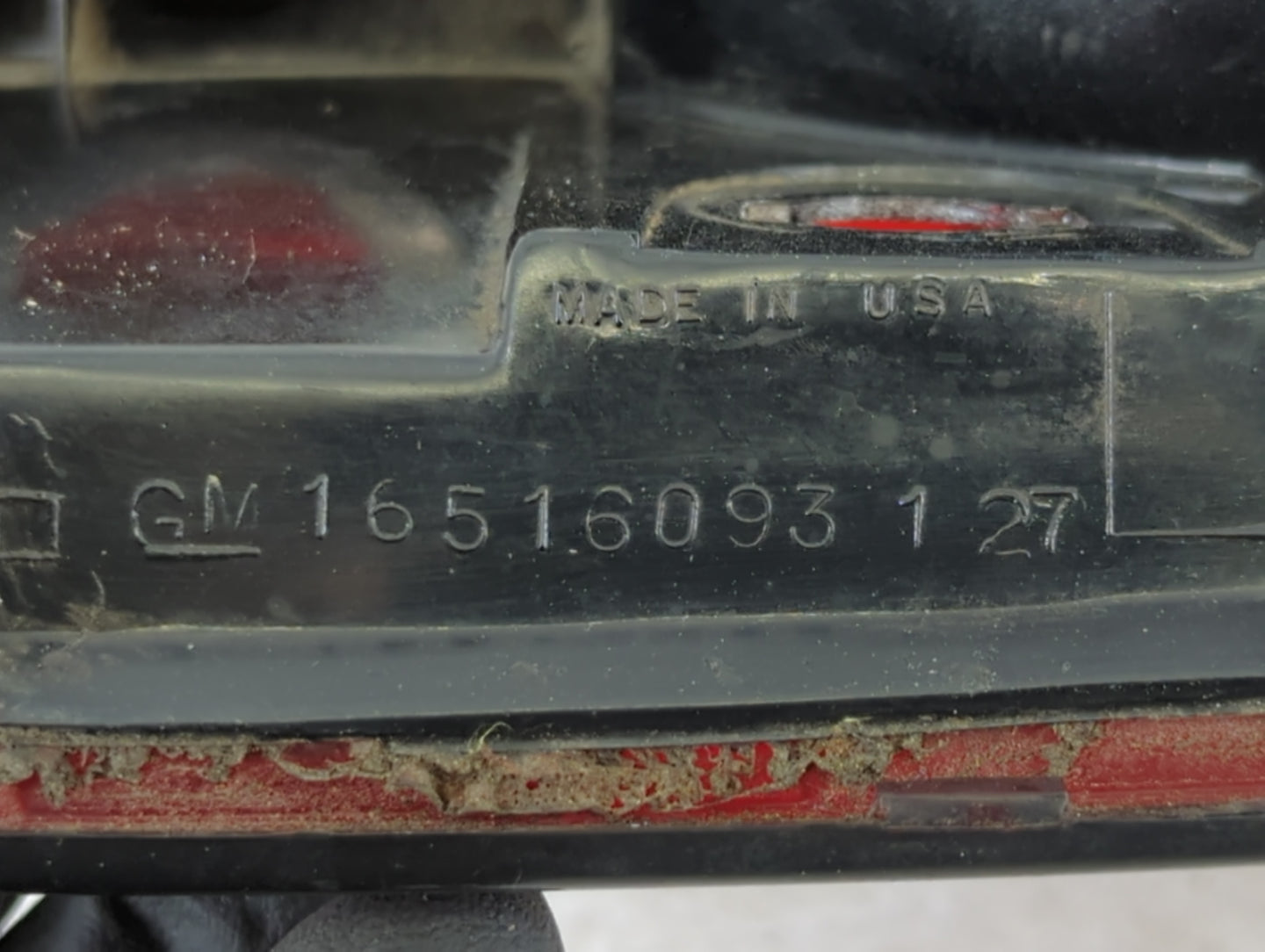 2002-2004 Gmc Sonoma Tail Light Assembly Driver Left OEM P/N:16516093 1 27 Fits Fits 2002 2003 2004 OEM Used Auto Parts - Oe