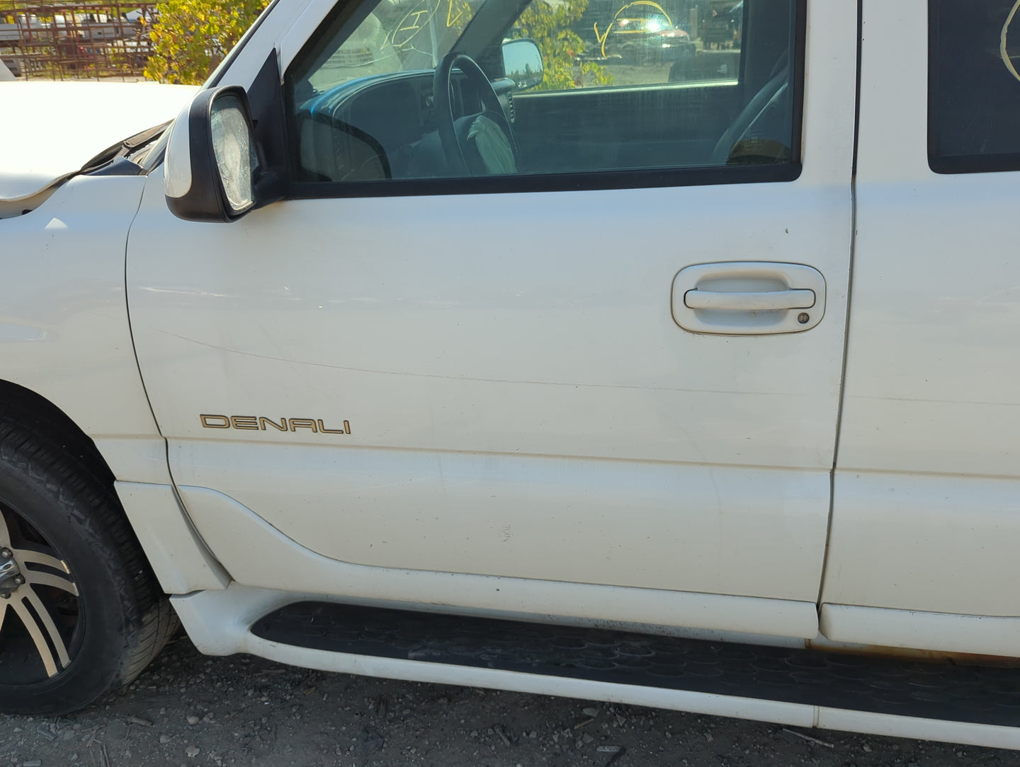 2000-2006 Gmc Yukon Driver Front Door Oem 1157896 - Oemusedautoparts1.com