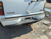 2001-2006 Gmc Yukon Rear Bumper Assembly Oem 1157960 - Oemusedautoparts1.com