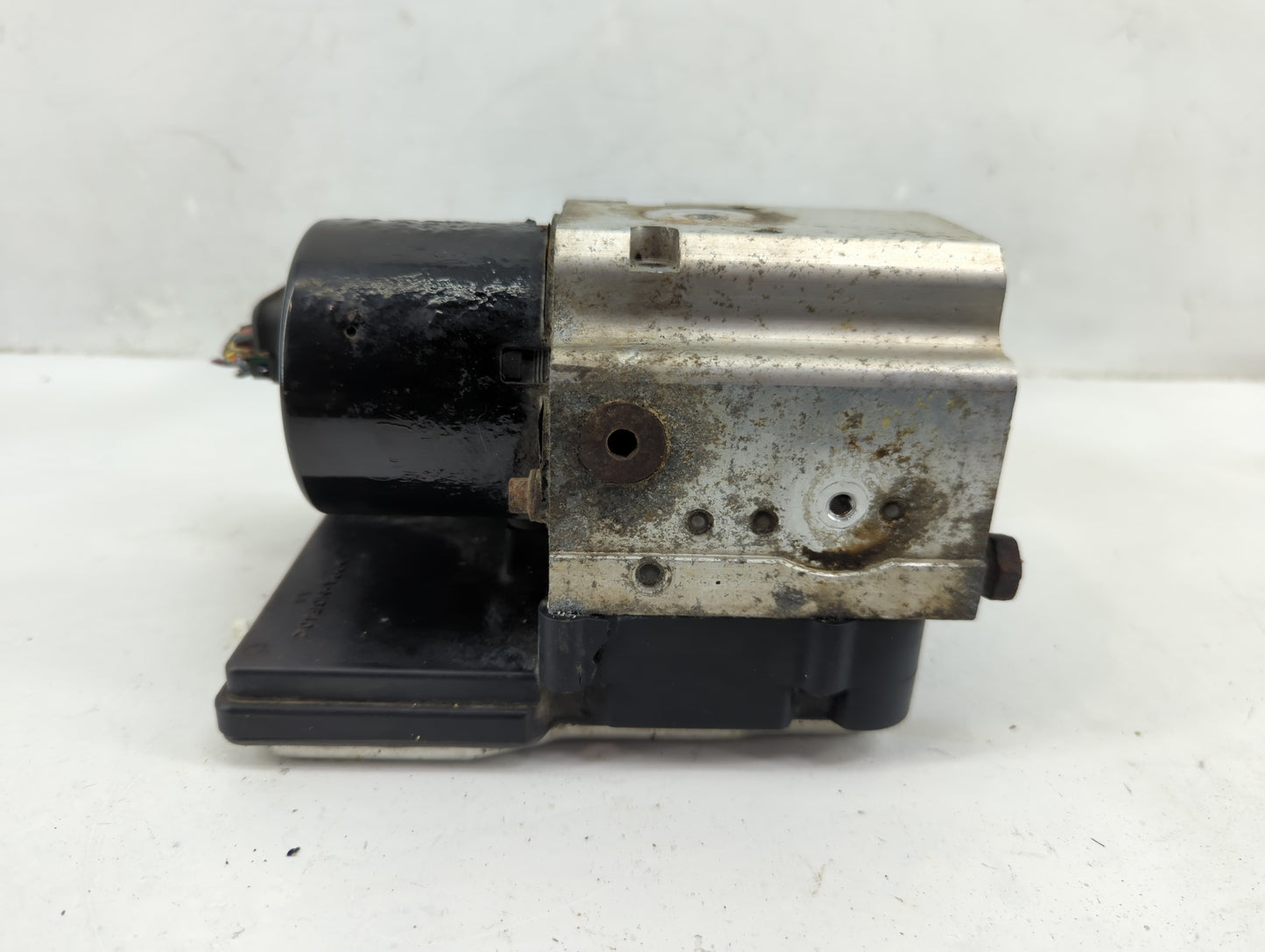 2004-2006 Gmc Yukon ABS Pump Control Module Replacement Fits Fits 2004 2005 2006 OEM Used Auto Parts - Oemusedautoparts1.com