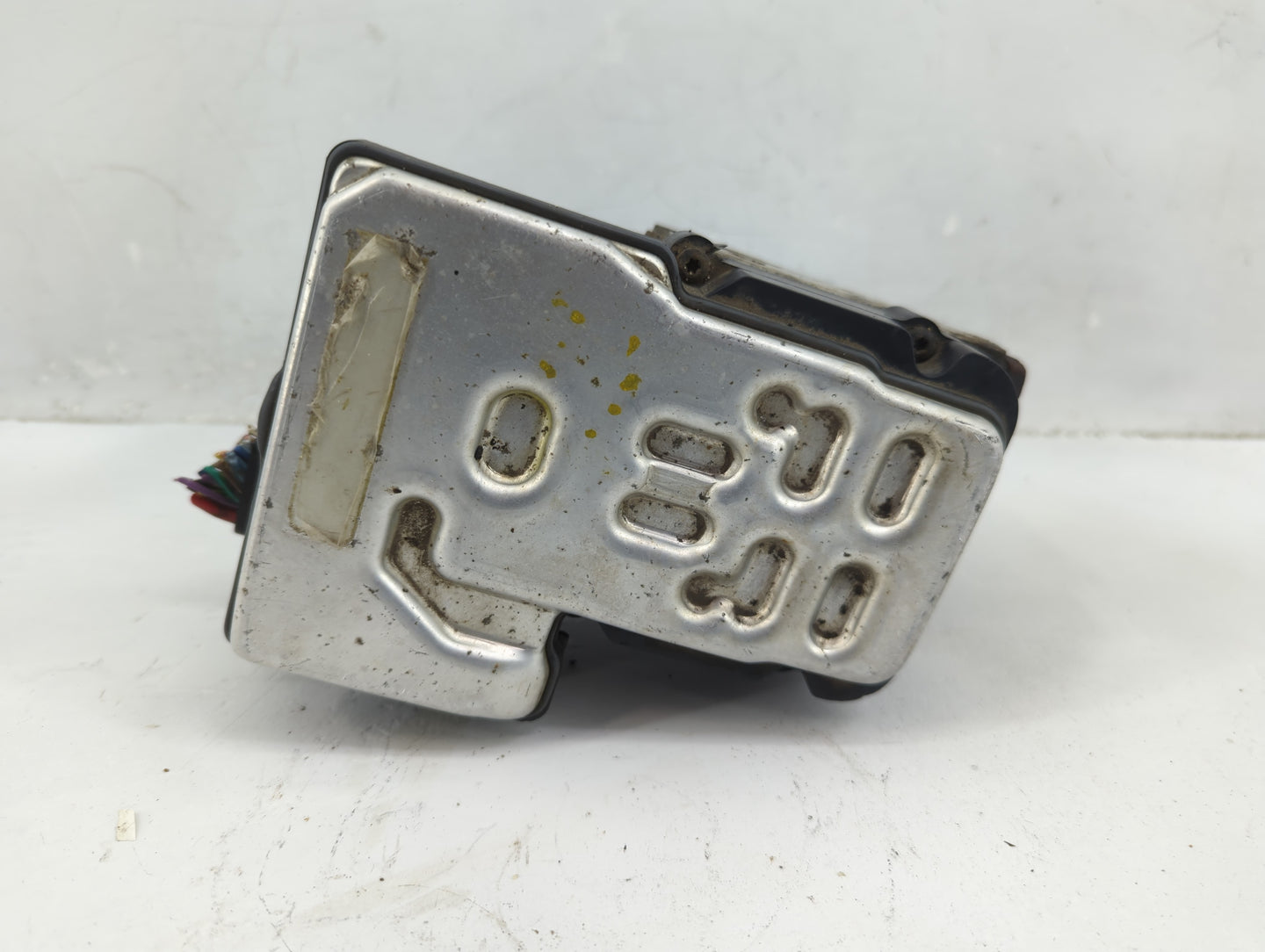 2004-2006 Gmc Yukon ABS Pump Control Module Replacement Fits Fits 2004 2005 2006 OEM Used Auto Parts - Oemusedautoparts1.com