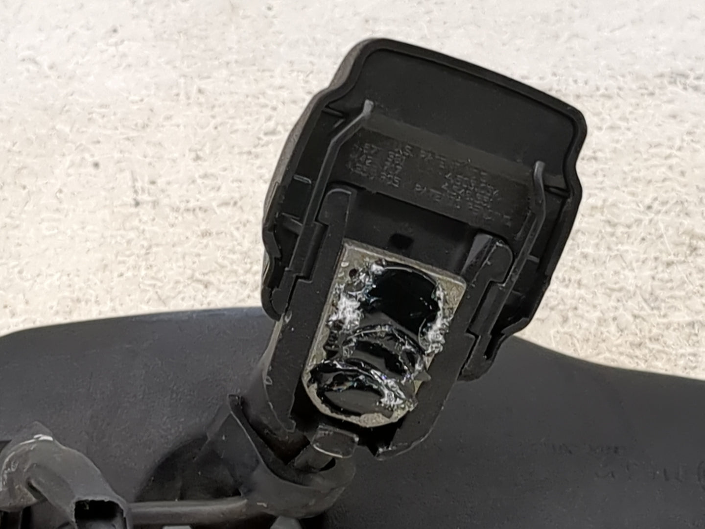 2004 Gmc Yukon Interior Rear View Mirror Replacement OEM Fits OEM Used Auto Parts - Oemusedautoparts1.com