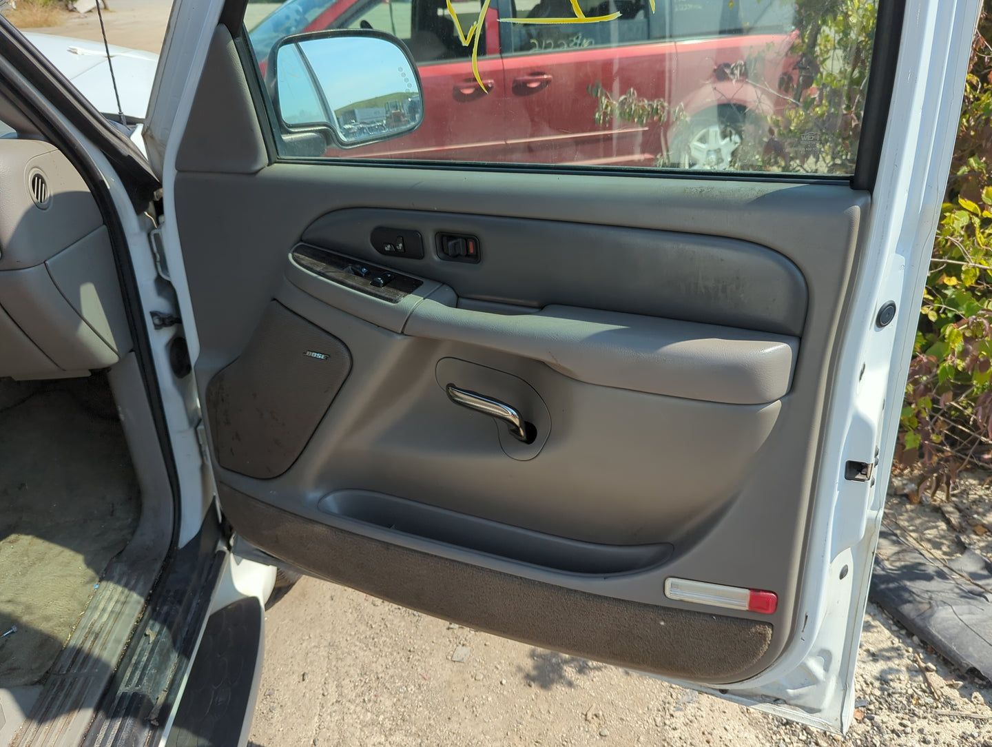 2004 Gmc Yukon Front Right Passenger Interior Door Panel Trim 1157990 - Oemusedautoparts1.com