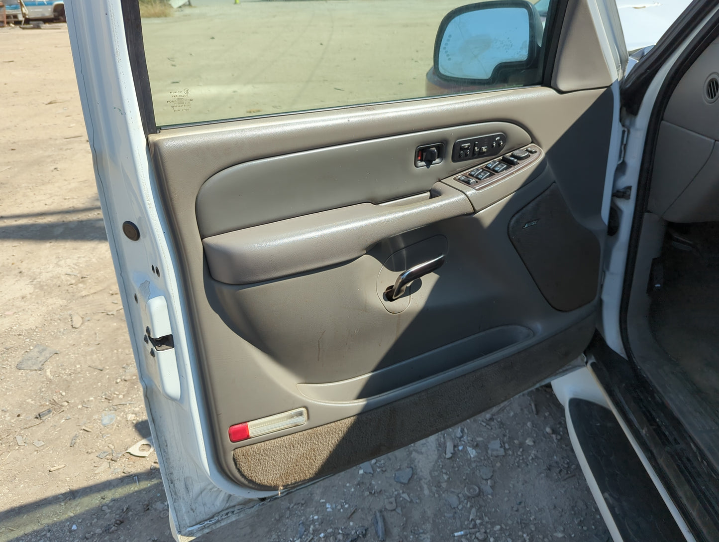 2004 Gmc Yukon Front Left Driver Interior Door Panel Trim 1157993 - Oemusedautoparts1.com
