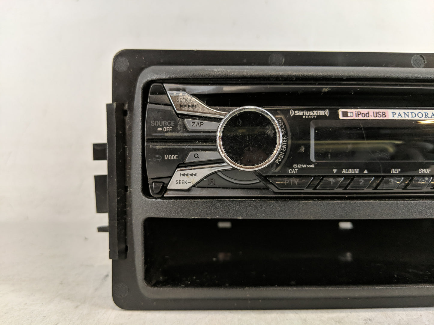 2003-2006 Gmc Yukon Radio AM FM Cd Player Receiver Replacement Fits Fits 2003 2004 2005 2006 OEM Used Auto Parts - Oemusedau