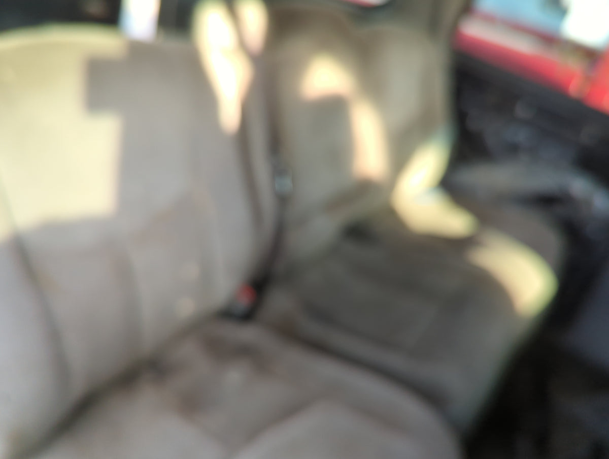 2004 Gmc Yukon Rear Seat Oem 1277428 - Oemusedautoparts1.com