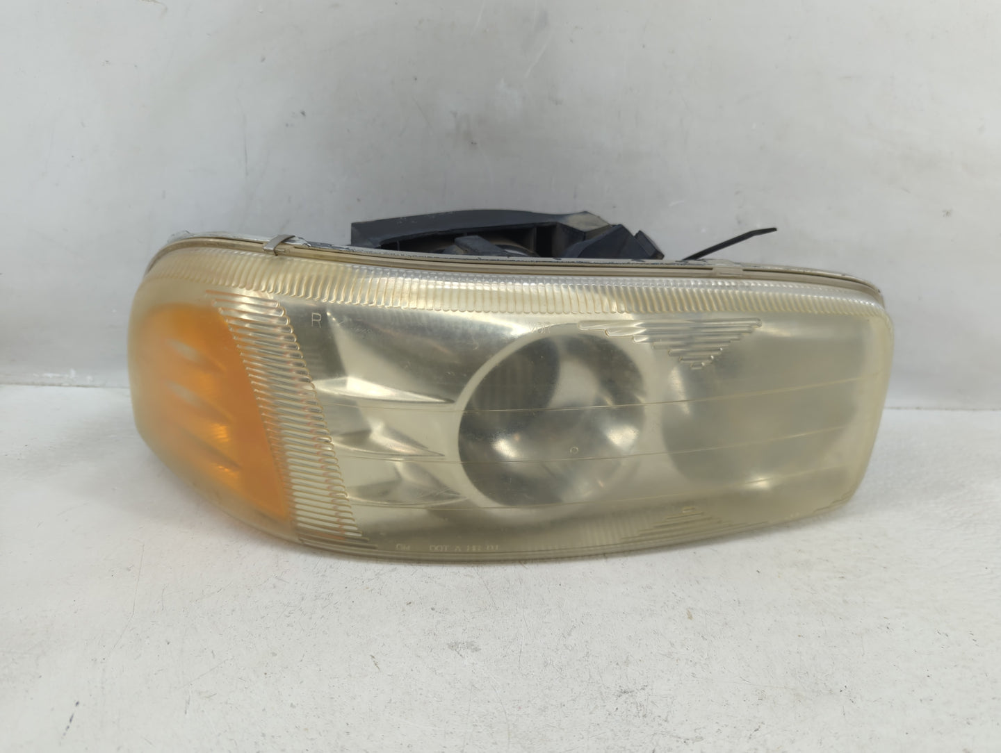 2001-2006 Gmc Yukon Passenger Right Oem Head Light Headlight Lamp - Oemusedautoparts1.com