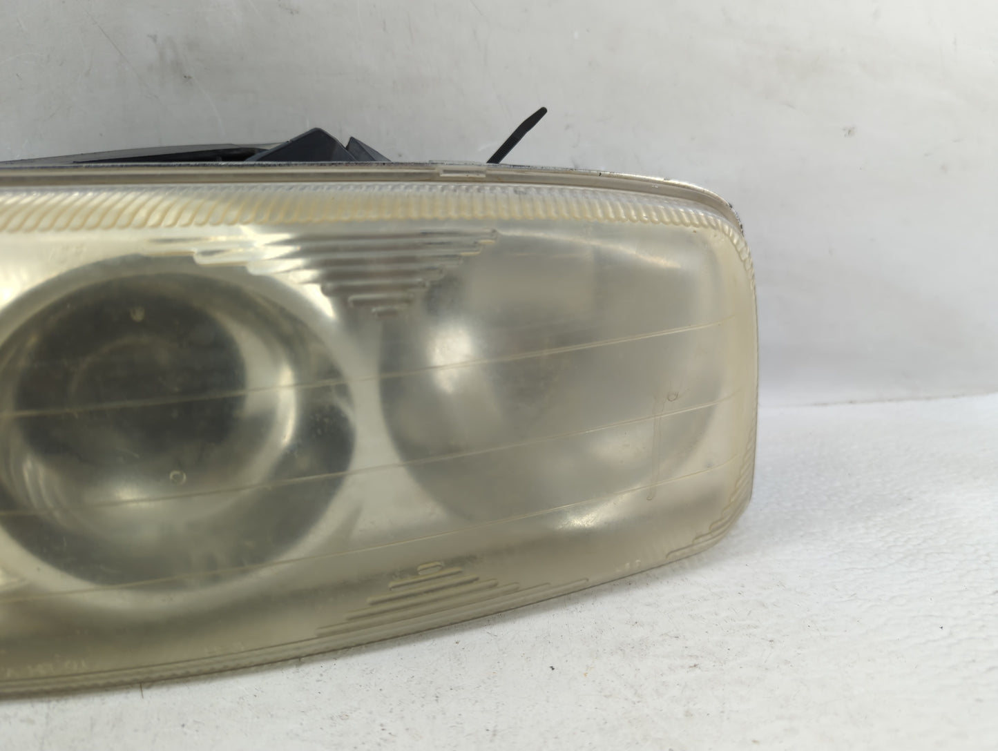 2001-2006 Gmc Yukon Passenger Right Oem Head Light Headlight Lamp - Oemusedautoparts1.com