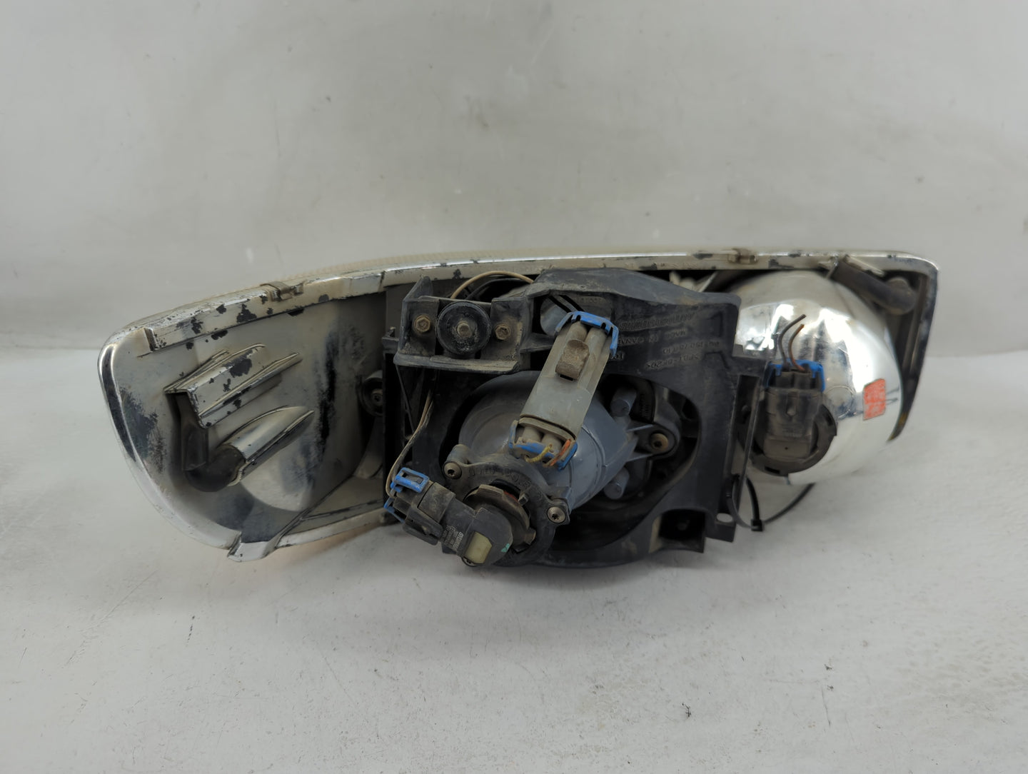 2001-2006 Gmc Yukon Passenger Right Oem Head Light Headlight Lamp - Oemusedautoparts1.com