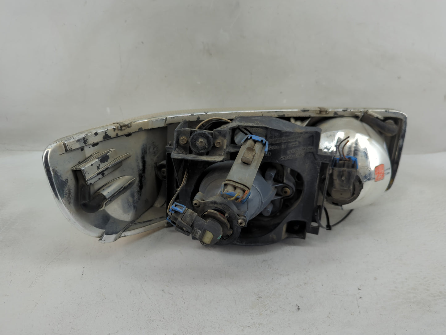2001-2006 Gmc Yukon Passenger Right Oem Head Light Headlight Lamp - Oemusedautoparts1.com