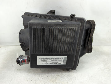 2000-2006 Gmc Yukon Air Cleaner Intake-duct Hose Tube - Oemusedautoparts1.com