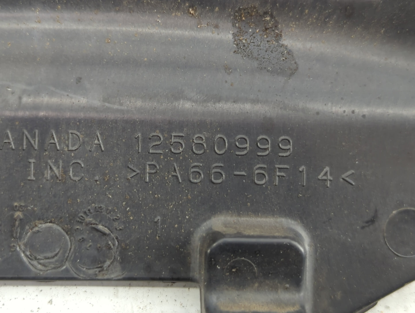 2004 Gmc Yukon Engine Cover - Oemusedautoparts1.com