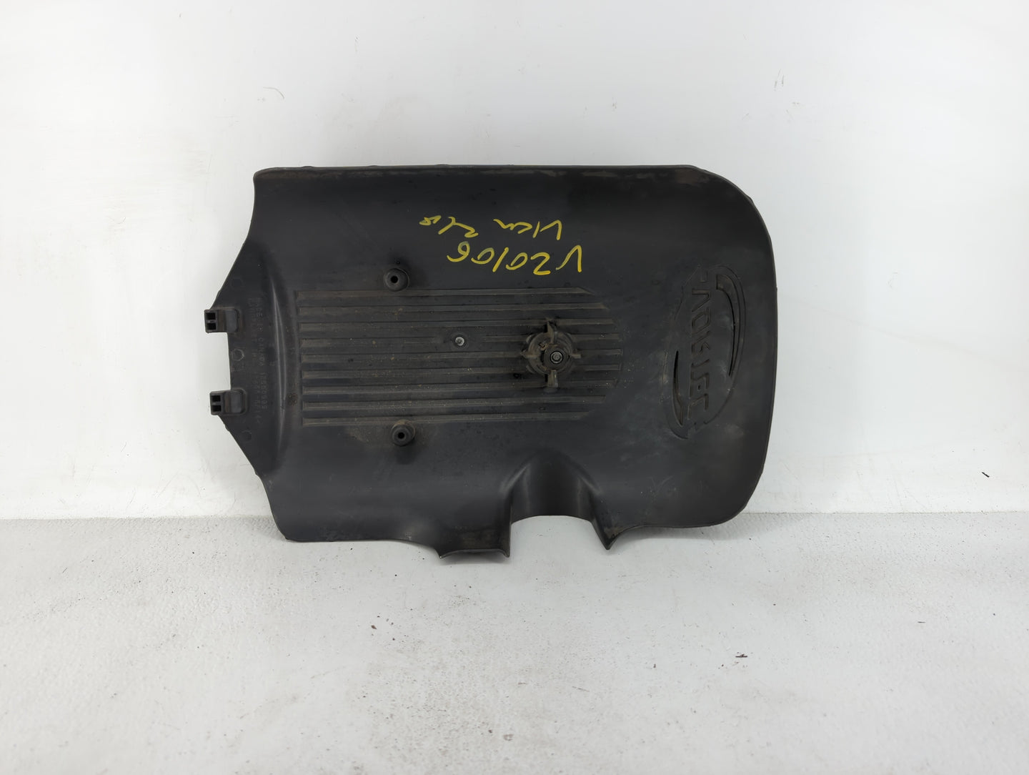 2004 Gmc Yukon Engine Cover - Oemusedautoparts1.com