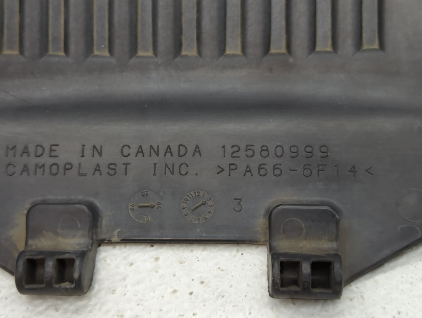 2004 Gmc Yukon Engine Cover - Oemusedautoparts1.com