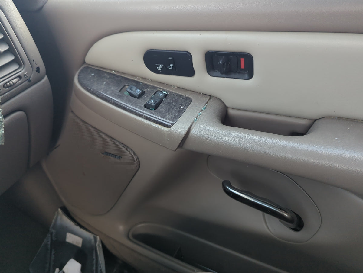 2004 Gmc Yukon Front Right Passenger Interior Door Panel Trim 5020291 - Oemusedautoparts1.com