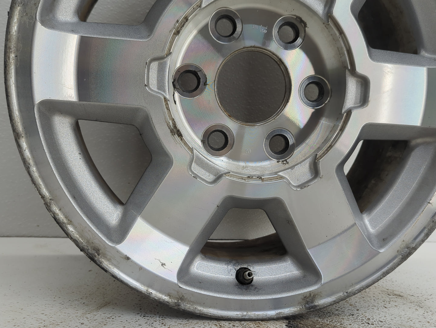 2003-2006 Gmc Yukon Oem Wheel Rim - Oemusedautoparts1.com
