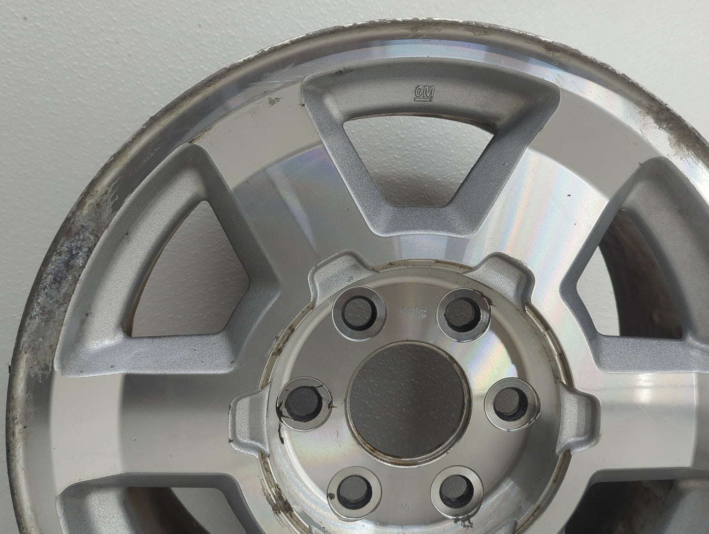 2003-2006 Gmc Yukon Oem Wheel Rim - Oemusedautoparts1.com