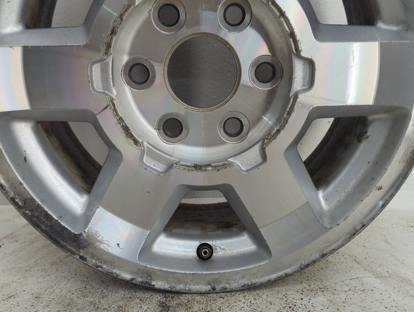 2004-2006 Gmc Yukon Oem Wheel Rim - Oemusedautoparts1.com